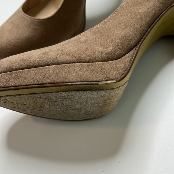 Unisa size 9 faux suede tan color heels - Picture 3 of 6